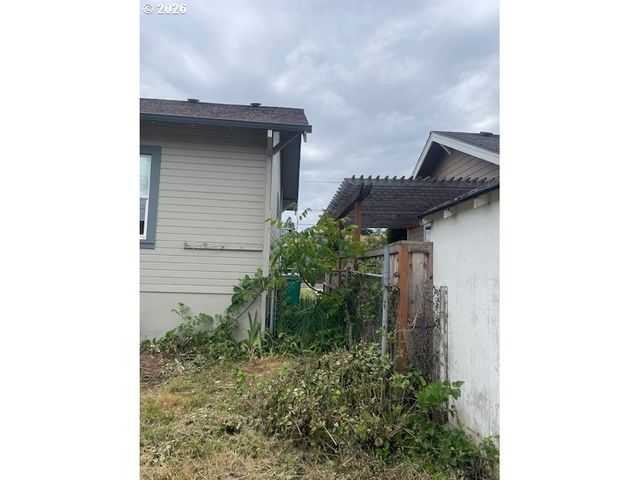 1206 Ne 77TH Ave, Portland, OR 97213