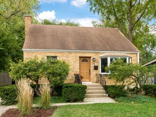 116 N Prairie Avenue, Mundelein, IL 60060