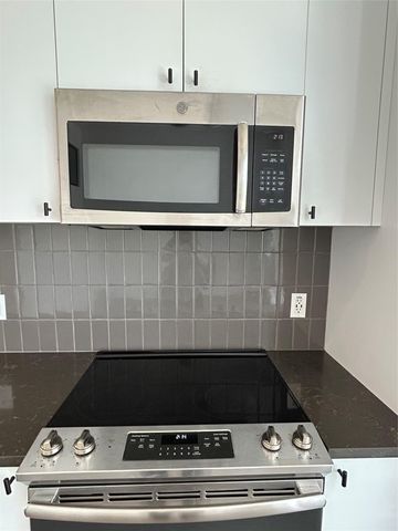800 Embassy DR 505, Austin, TX 78702