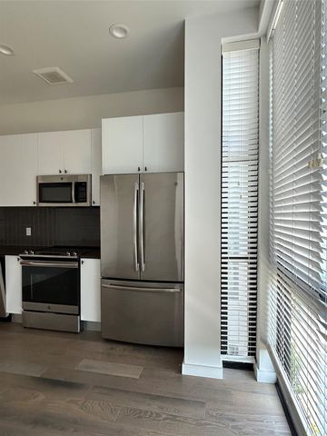 800 Embassy DR 505, Austin, TX 78702