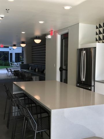 800 Embassy DR 505, Austin, TX 78702
