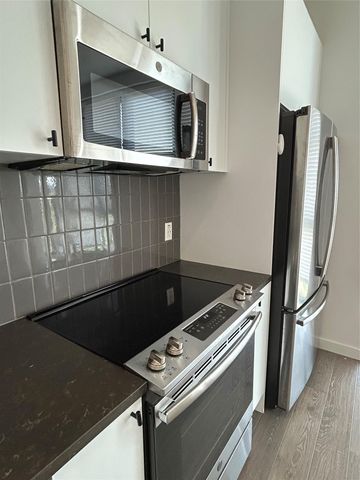 800 Embassy DR 505, Austin, TX 78702