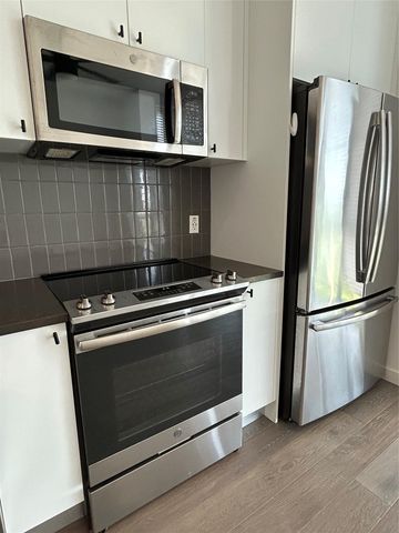 800 Embassy DR 505, Austin, TX 78702