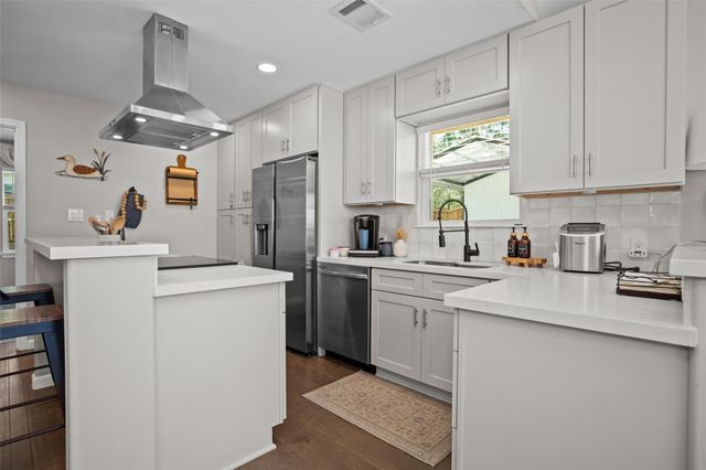 120 Cliff Street, Point Blank, TX 77364