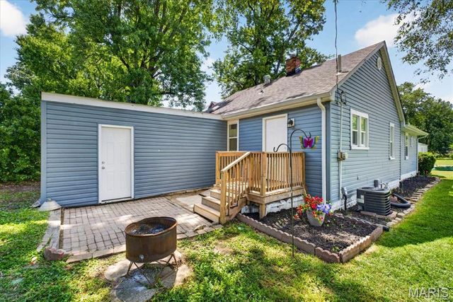 119 N 30th Street, Belleville, IL 62226
