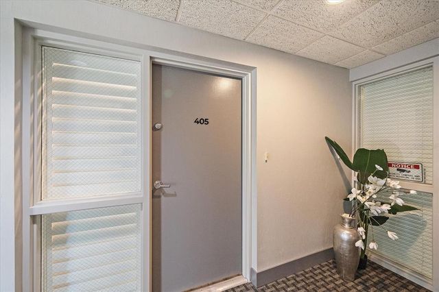 5400 EAGLES POINT CIRCLE 405, Sarasota, FL 34231