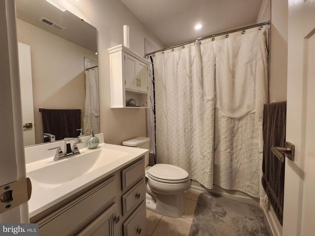 26 PEACOCK CIR, Sewell, NJ 08080