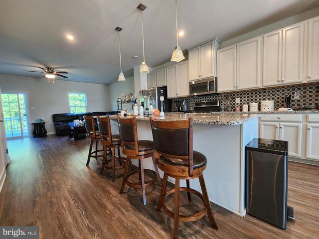 26 PEACOCK CIR, Sewell, NJ 08080