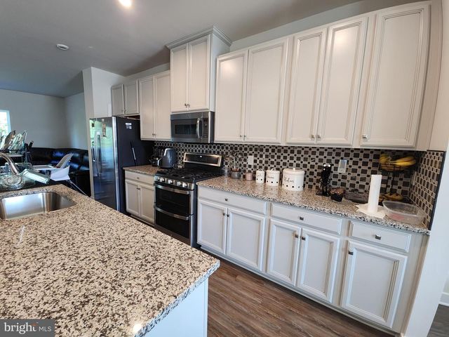 26 PEACOCK CIR, Sewell, NJ 08080