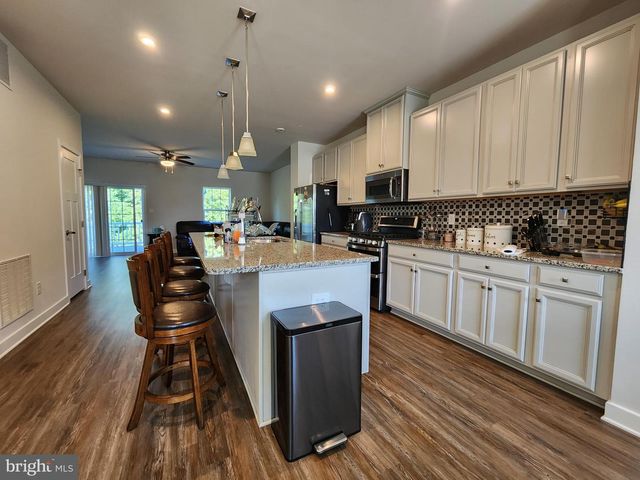 26 PEACOCK CIR, Sewell, NJ 08080