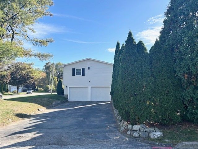 95 Amy Drive, Cranston, RI 02921