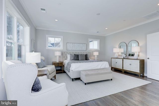 2119 N HARRISON ST, Arlington, VA 22205