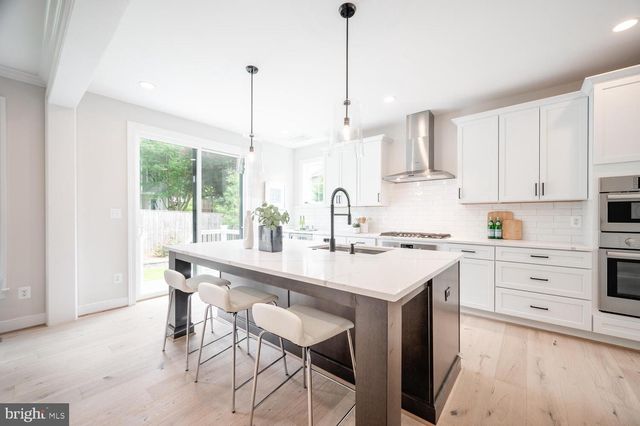 2119 N HARRISON ST, Arlington, VA 22205