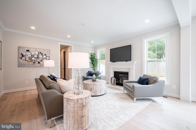 2119 N HARRISON ST, Arlington, VA 22205