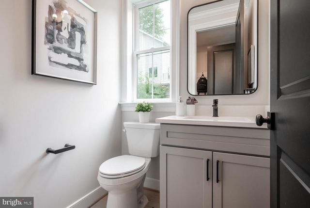 2119 N HARRISON ST, Arlington, VA 22205