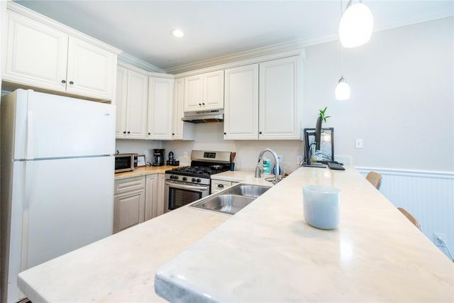 2101 Sealy Street, Galveston, TX 77550