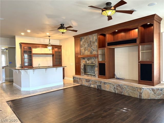 8137 Desert Jewel Circle, Las Vegas, NV 89128