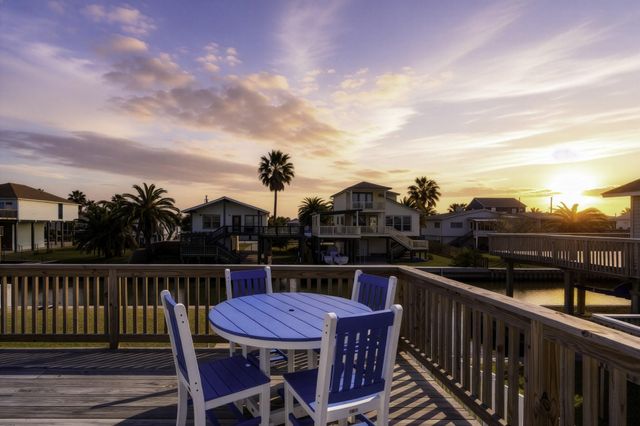16531 Nassau Way, Jamaica Beach, TX 77554