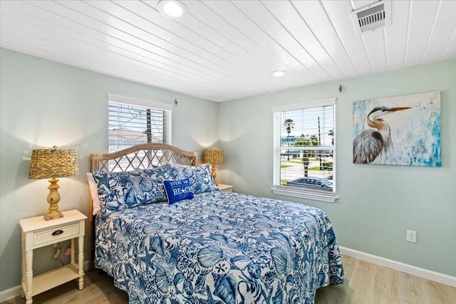 16531 Nassau Way, Jamaica Beach, TX 77554