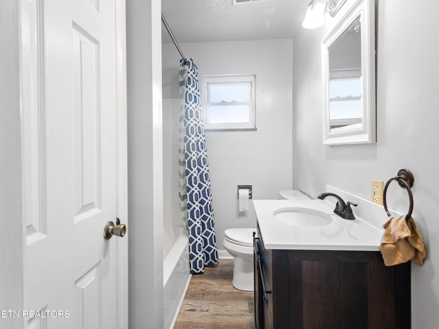 809 W Ridgecrest Drive, Kingston, TN 37763