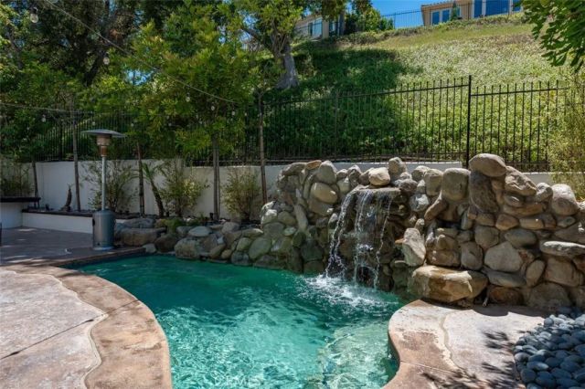 23262 Park Corniche, Calabasas, CA 91302