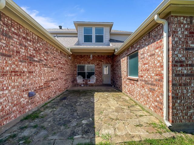 301 Quail Run Road, Red Oak, TX 75154