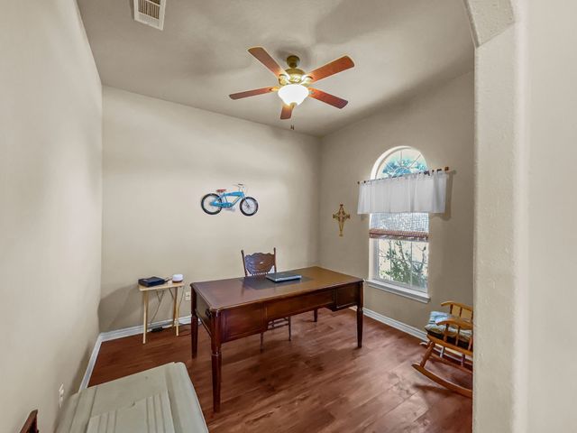 301 Quail Run Road, Red Oak, TX 75154