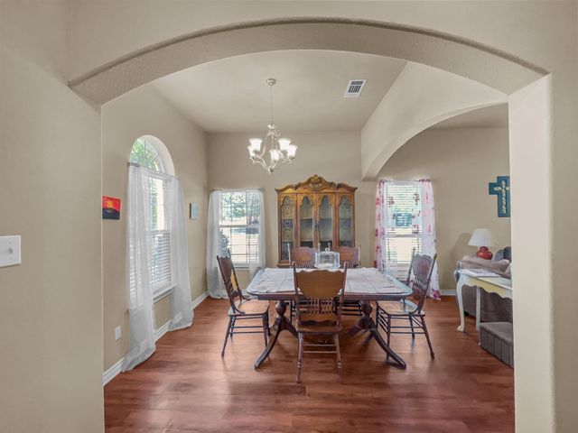 301 Quail Run Road, Red Oak, TX 75154
