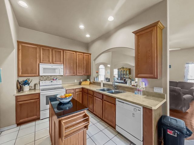 301 Quail Run Road, Red Oak, TX 75154