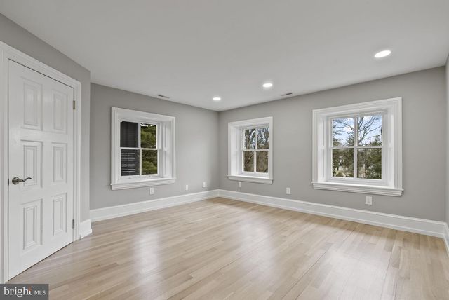 231 WOODLANE RD, Edgewater Park, NJ 08010