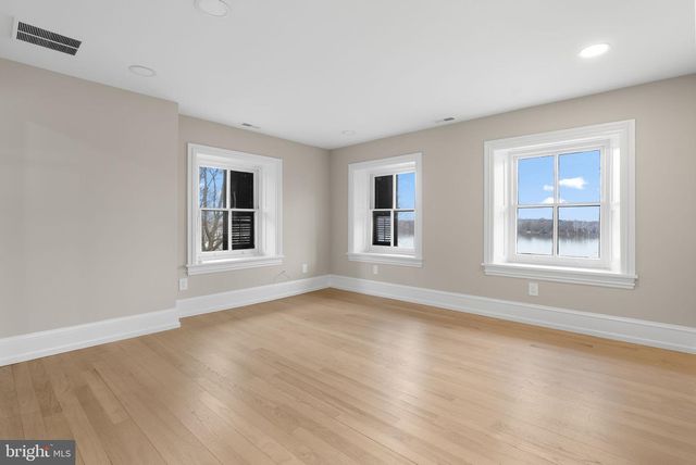 231 WOODLANE RD, Edgewater Park, NJ 08010