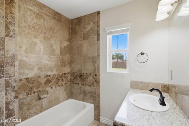 4229 E WILSHIRE Drive, Phoenix, AZ 85008