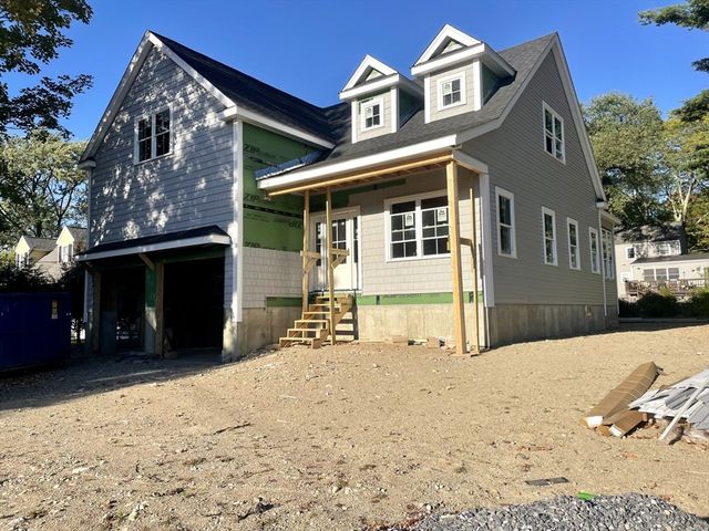 24 Glenmere Circle, Reading, MA 01867