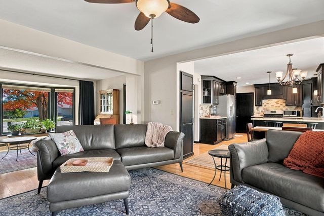 10626 Daisy Circle, Bloomington, MN 55438