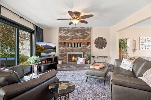 10626 Daisy Circle, Bloomington, MN 55438