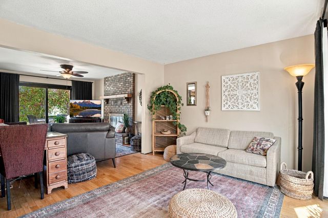 10626 Daisy Circle, Bloomington, MN 55438