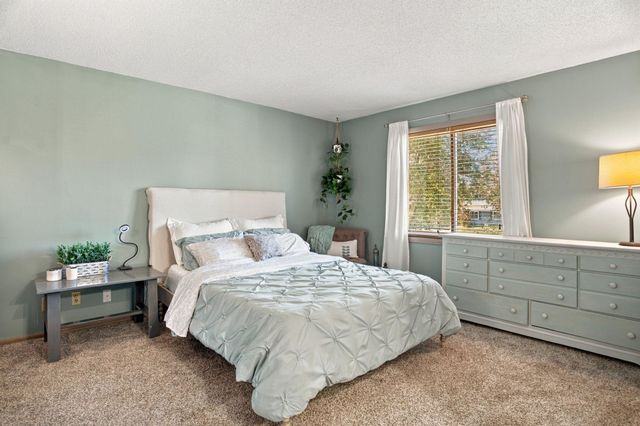 10626 Daisy Circle, Bloomington, MN 55438