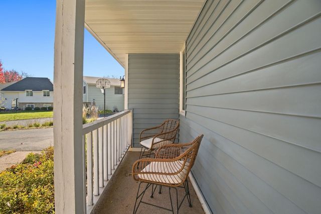 10626 Daisy Circle, Bloomington, MN 55438