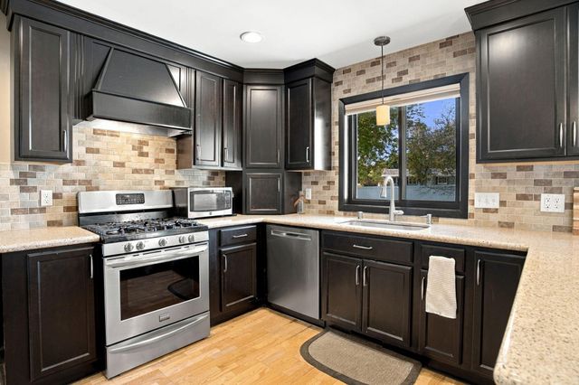 10626 Daisy Circle, Bloomington, MN 55438