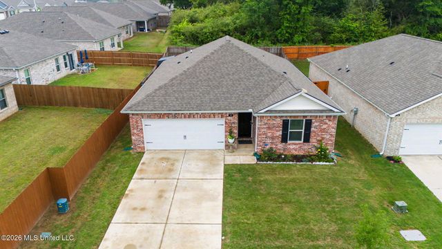 26 Lee Creek Lane, Byhalia, MS 38611