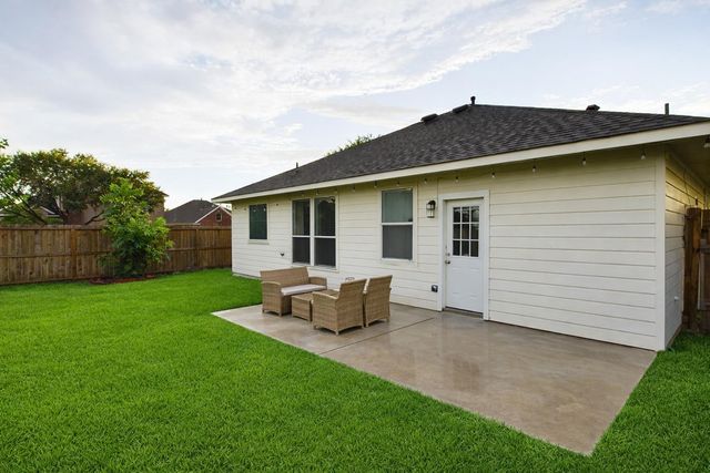 7402 Bering Landing Dr, Cypress, TX 77433