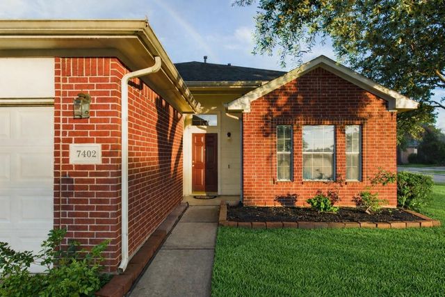 7402 Bering Landing Dr, Cypress, TX 77433
