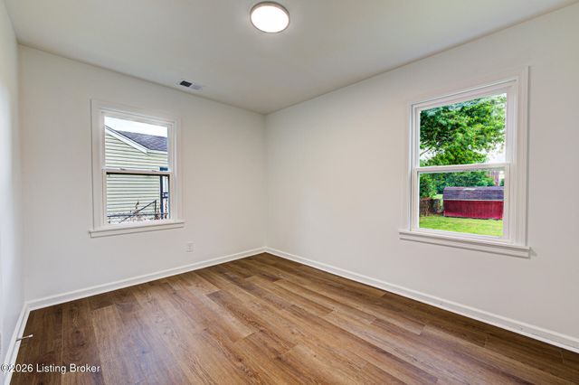 1566 Loney Ln, Louisville, KY 40216