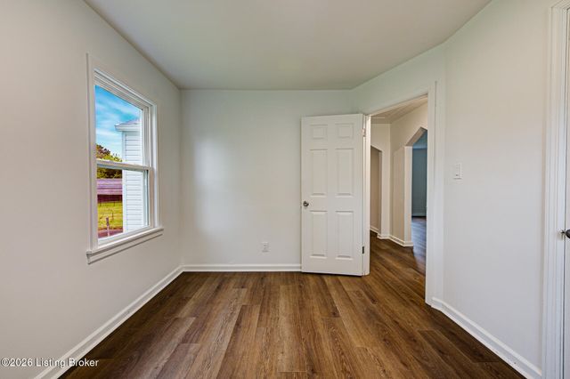1566 Loney Ln, Louisville, KY 40216