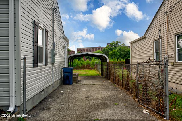 1566 Loney Ln, Louisville, KY 40216