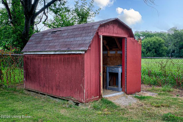 1566 Loney Ln, Louisville, KY 40216