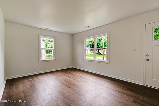 1566 Loney Ln, Louisville, KY 40216