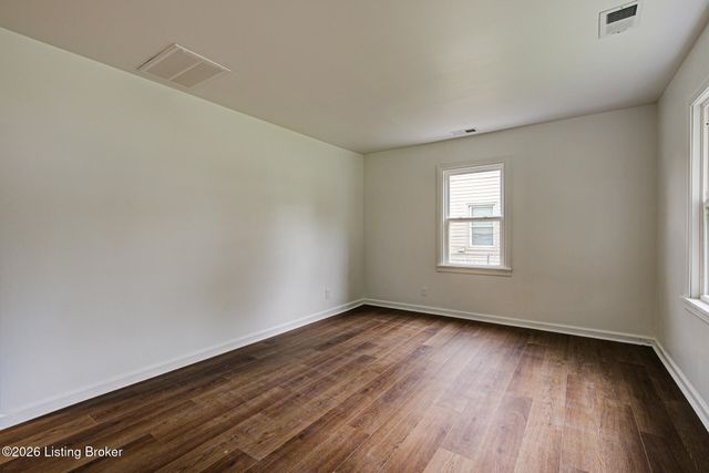 1566 Loney Ln, Louisville, KY 40216