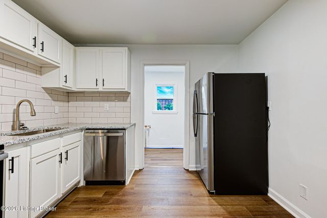 1566 Loney Ln, Louisville, KY 40216