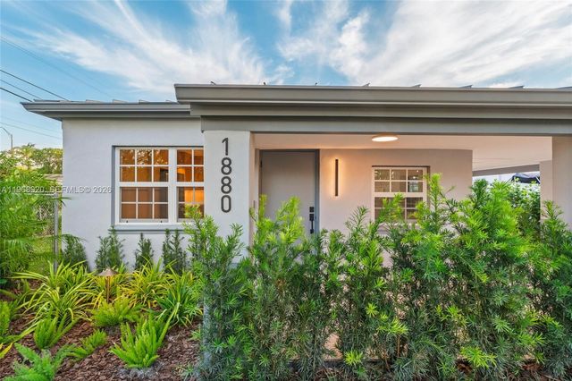 1880 NE 180th St, North Miami Beach, FL 33162